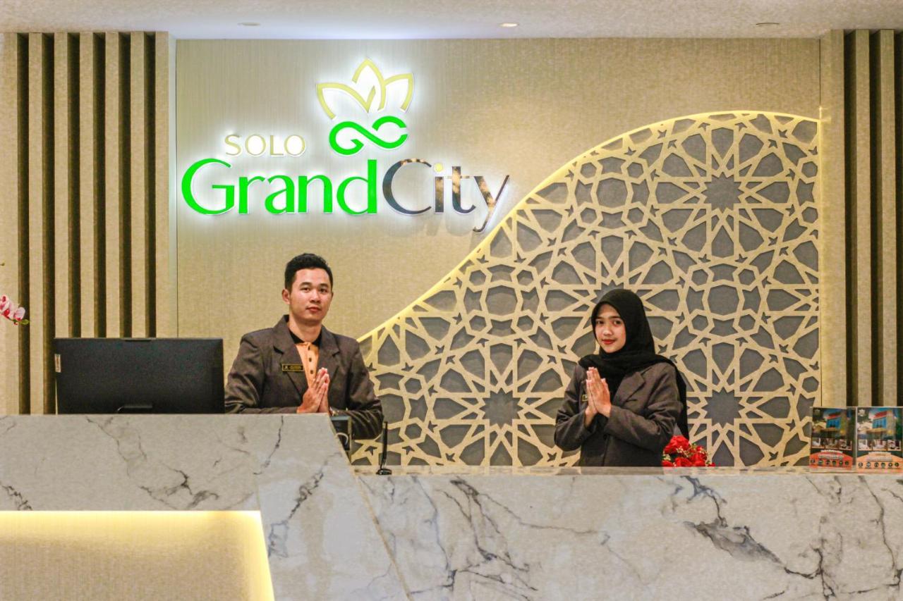 Solo Grand City Lawean Exterior foto